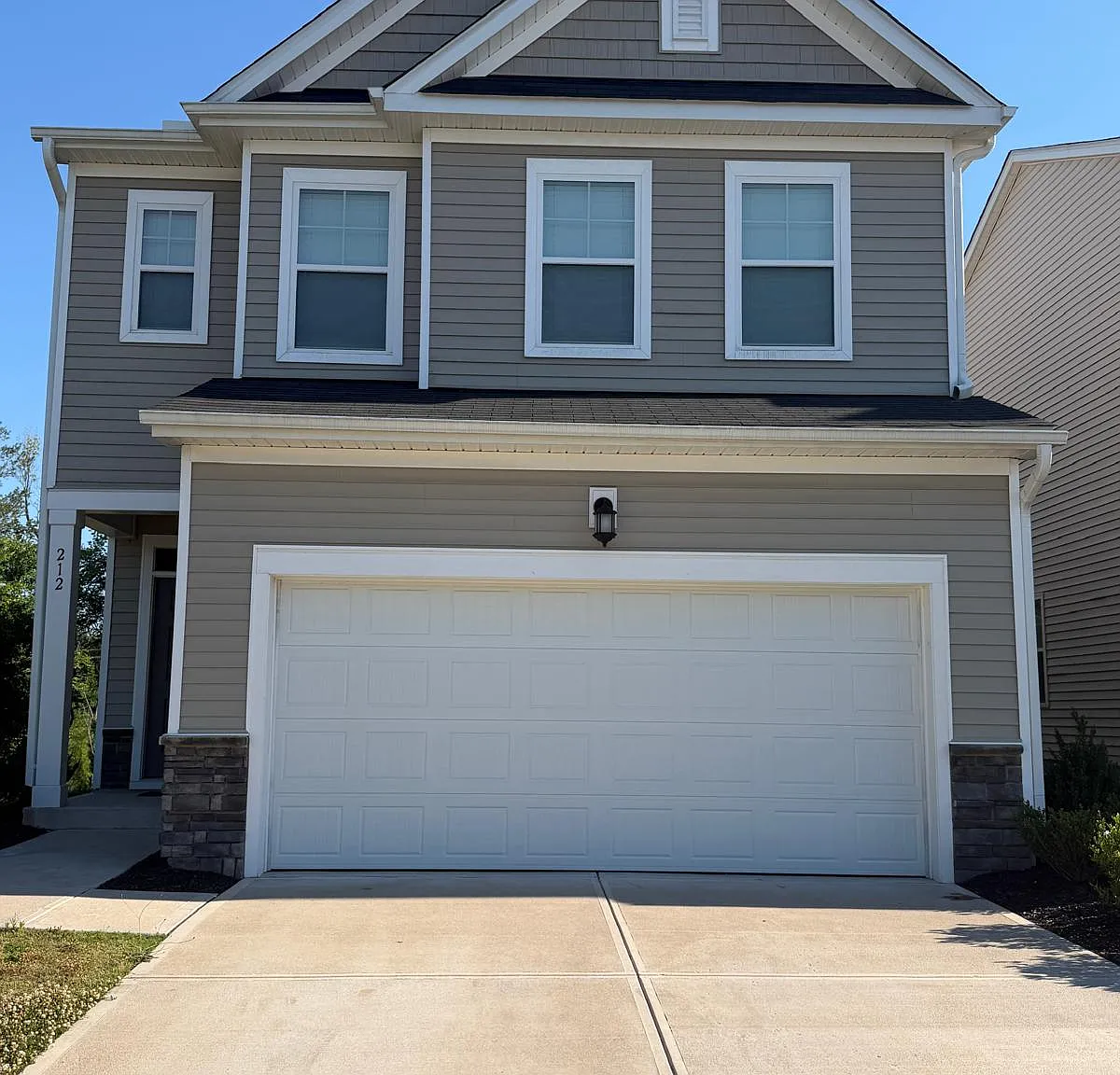 3 bed, 1924 sqft, $1,995 — Photo 1
