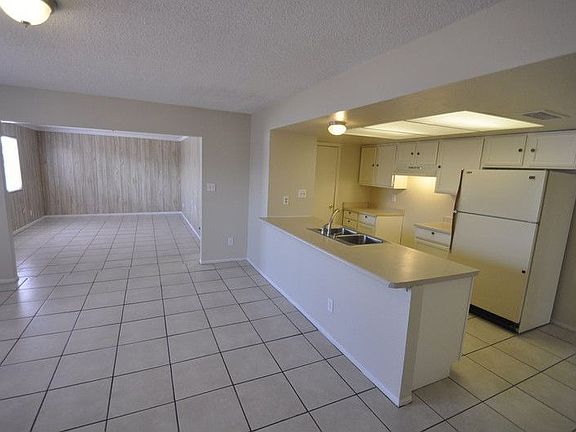 4th image of 8619 W Mitchell Dr