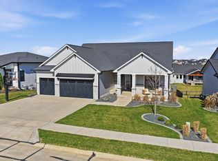 17449 Aurora Dr, Clive, IA 50325
