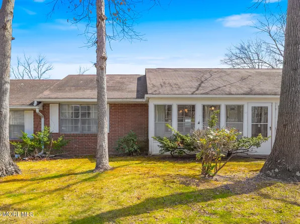 62 E Buckingham Drive, Lakewood, NJ 08701