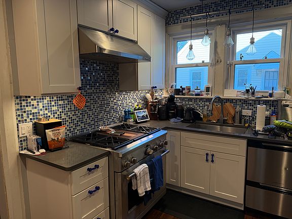 5th image of 209 Burleigh Ave