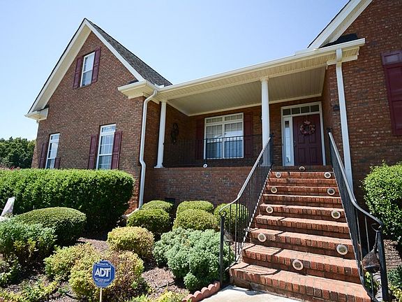 2nd image of 104 Carnoustie Cir
