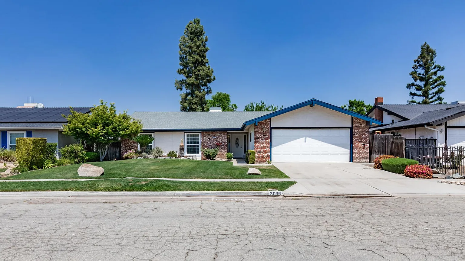3036 E Los Altos Ave photo 1
