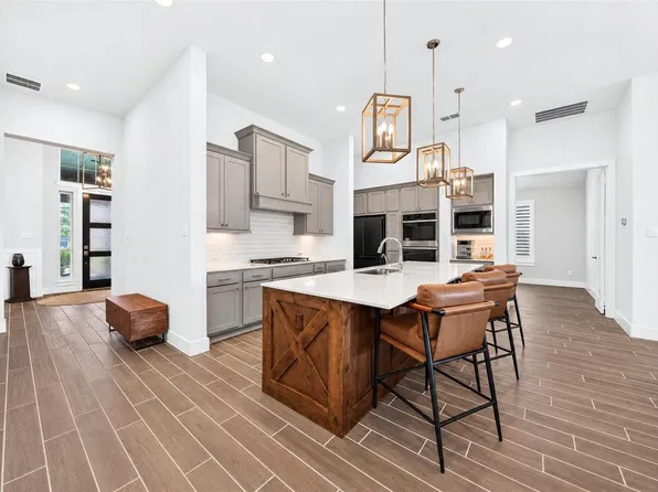 221 Lakehouse Landing Dr, Katy, TX 77493