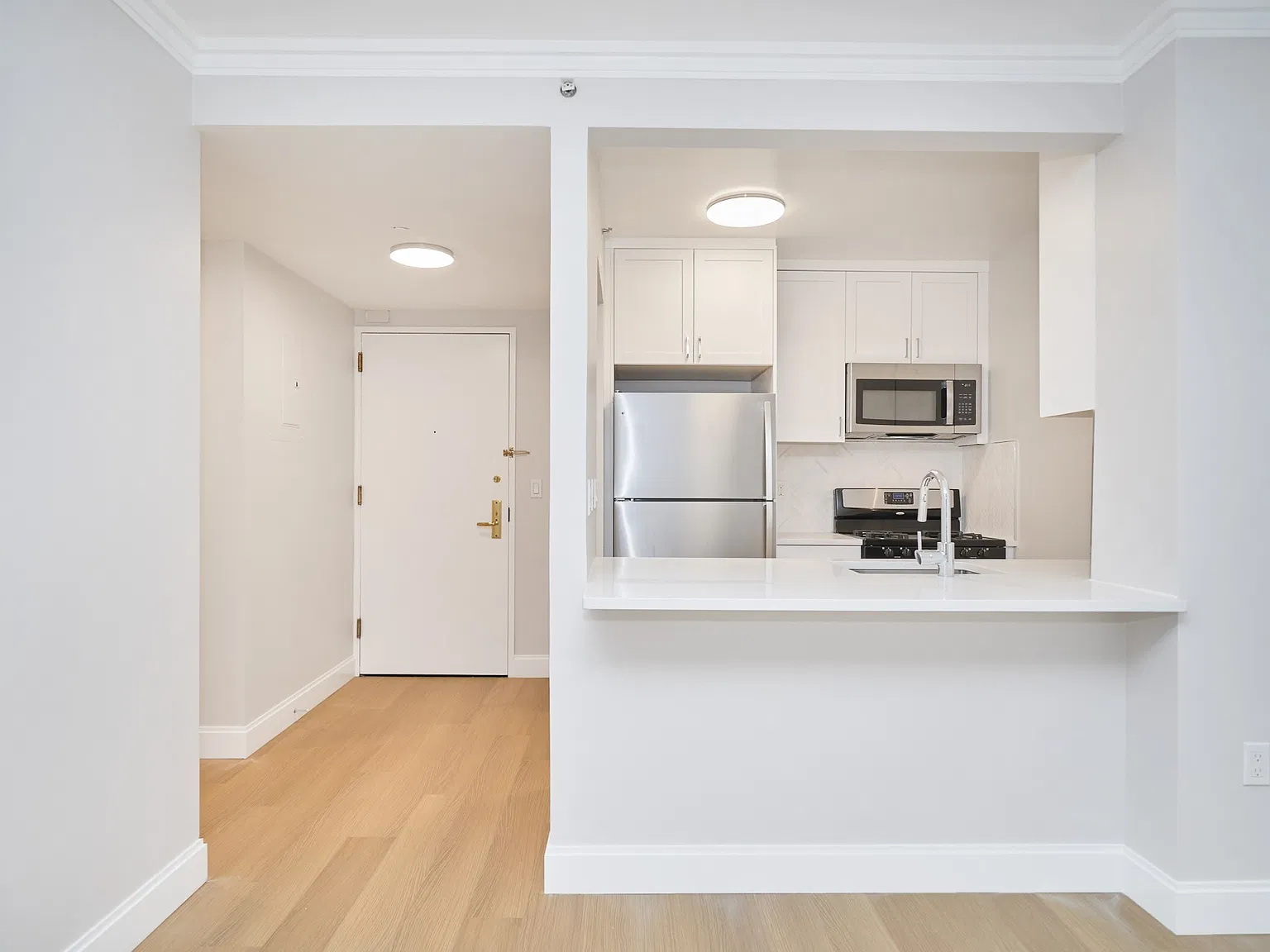 160 Riverside Boulevard — Photo 4