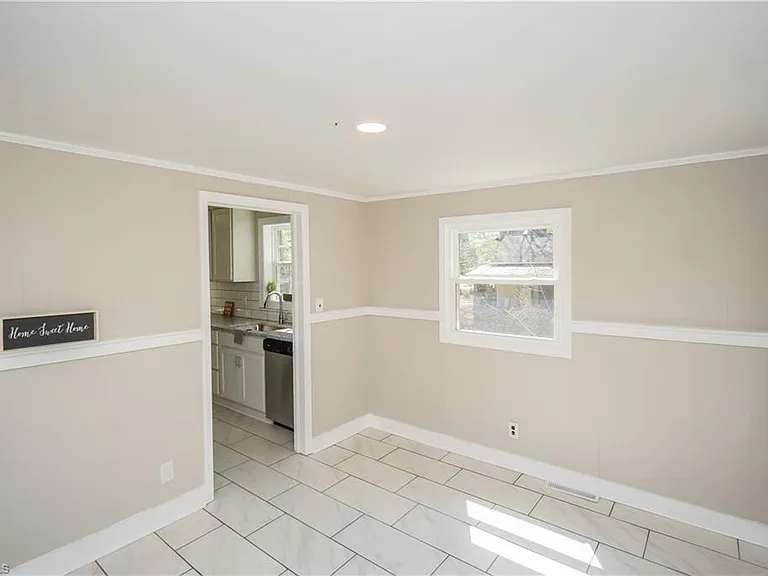 1919 Maryland Ave — Photo 13