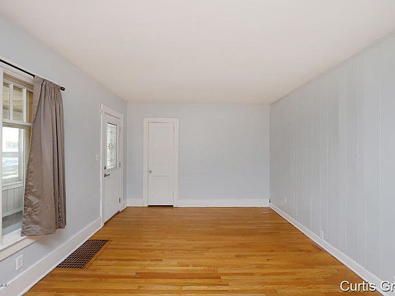 4th image of 126 Elmwood St NE