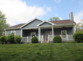 16969 182nd St, Tonganoxie, KS 66086