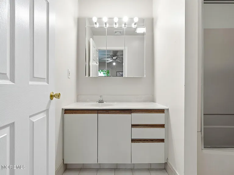 470 Monmouth Pl — Photo 31