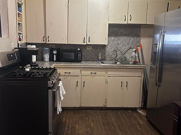 5th image of 1104 W Mathews St