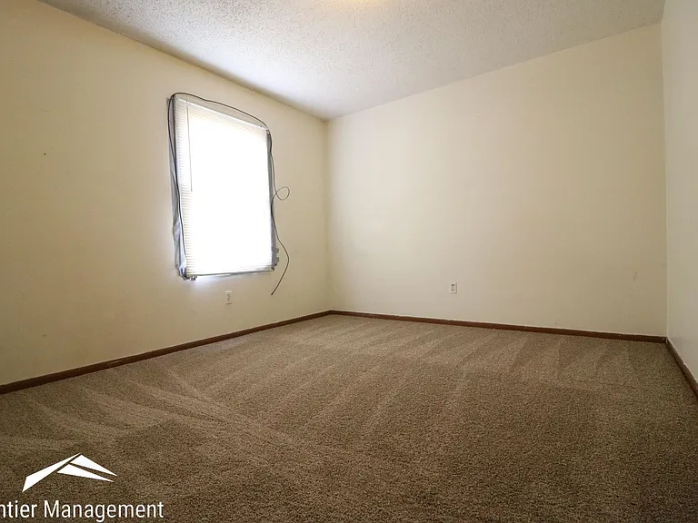 2528 Candlecrest Cir — Photo 12