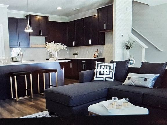 4th image of 111 Pinebury Road