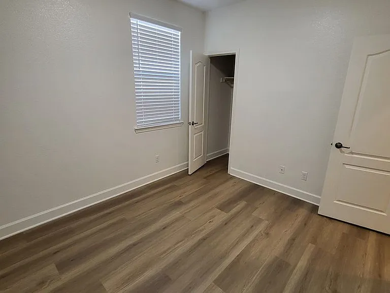 1147 Lahontan Dr — Photo 6