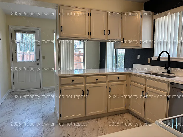 2010 S Xenia Way — Photo 6