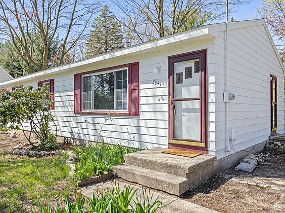 4th image of 5849 Glenbrook Ave SE
