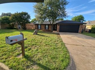 2812 Whitehurst Dr, Fort Worth, TX 76133