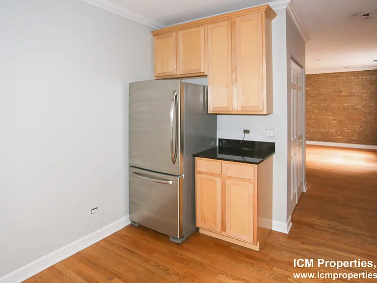 642 W Roscoe St #1 — Photo 1
