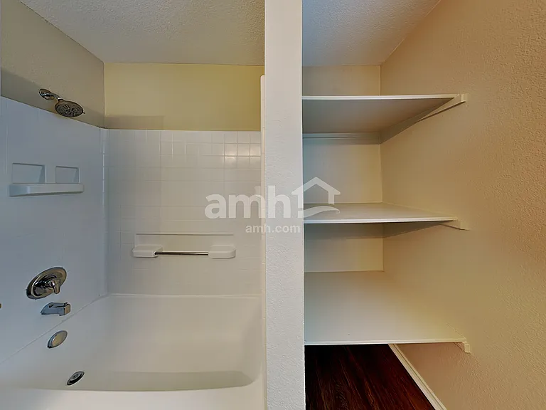 530 Hickory Ln — Photo 14