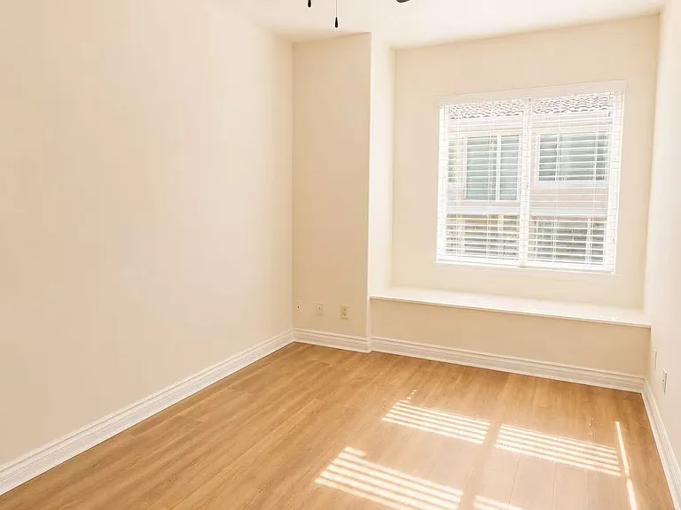 455 Fairview Ave #D — Photo 9