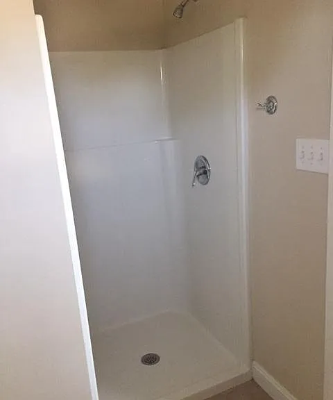 Second bedroom shower