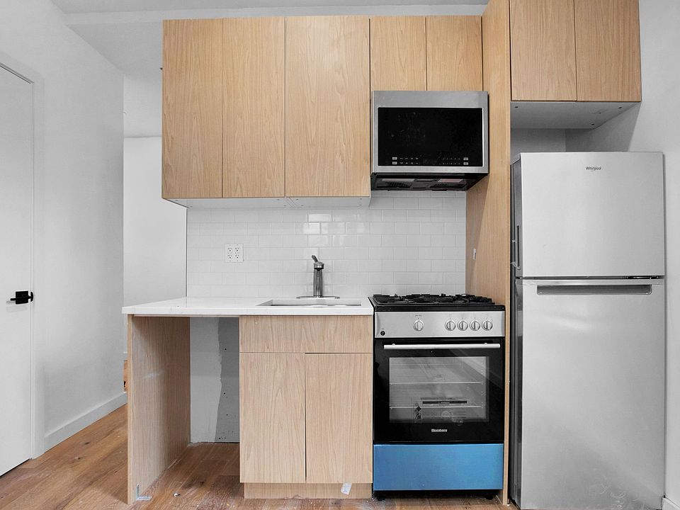 2nd image of 740 W End Ave #85Y