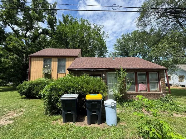 8126 Lydia Ave, Kansas City, MO 64131