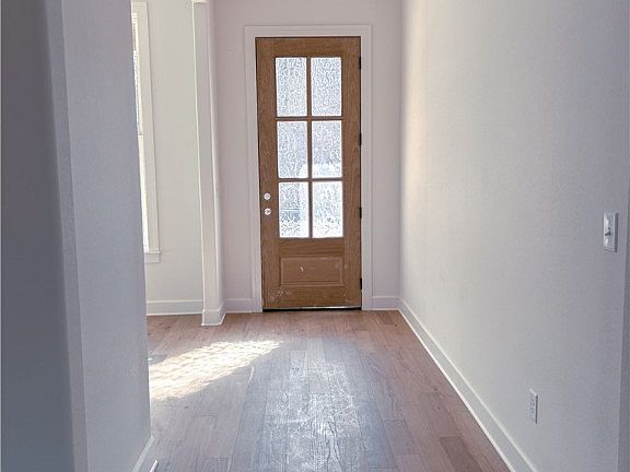 4th image of 23 Dumfries Cir