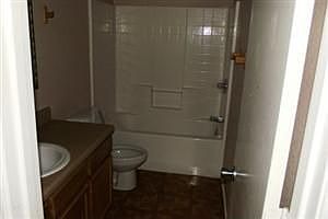 3rd image of 5712 Humbert Ave