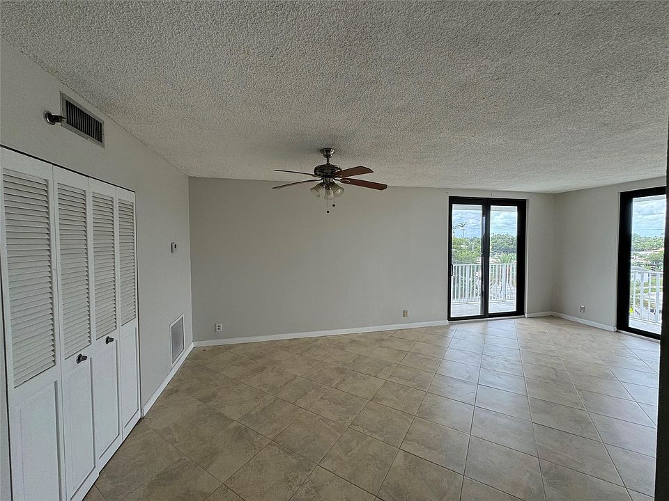 1st image of 901 Hillcrest #401