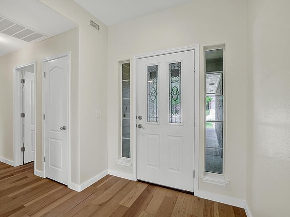 4th image of 2116 Bentwood Dr