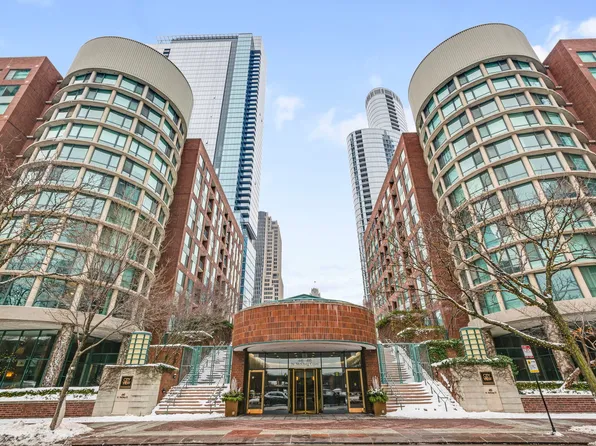 440 N McClurg Ct APT 111, Chicago, IL 60611