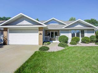303 Edgemere Ct, Waunakee, WI 53597