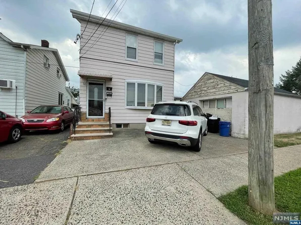 16 Liberty Ln, Lodi, NJ 07644