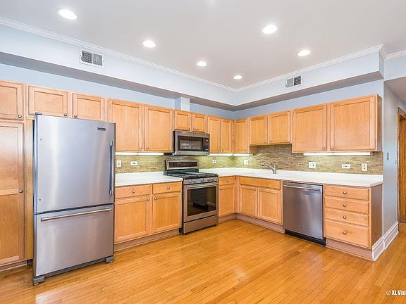 3rd image of 3826 N Monticello Ave #2