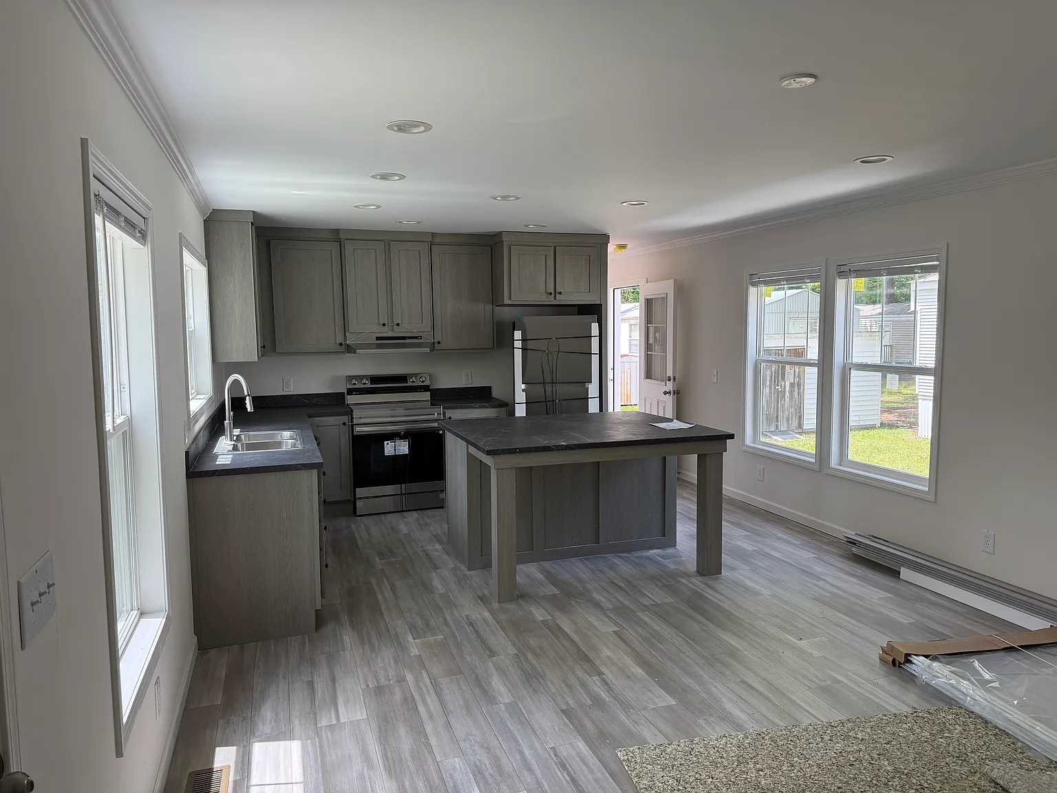 10001 Garners Ferry Rd — Photo 4