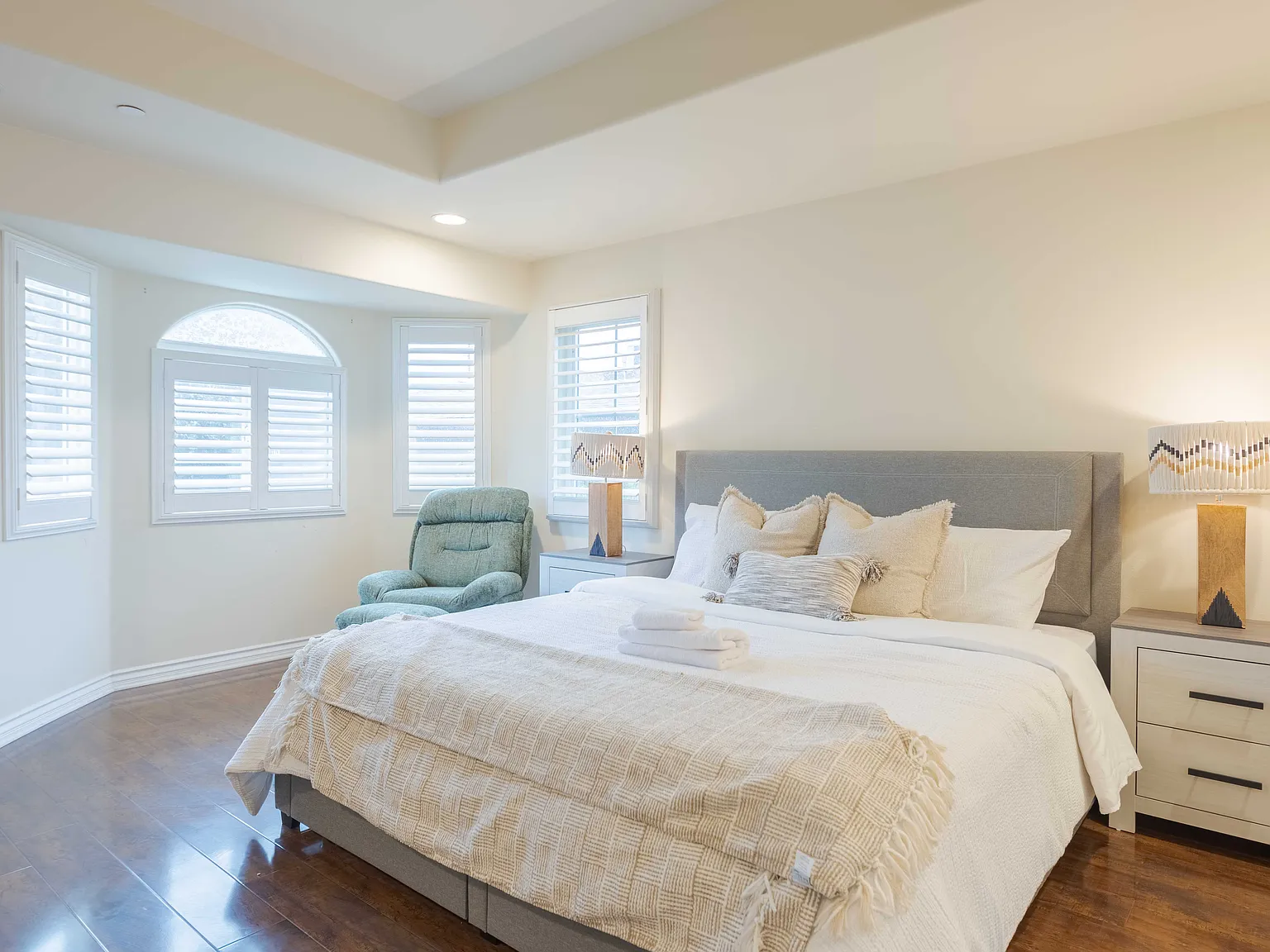 3 bed, 3.5 bath, 2064 sqft, $8,900 — Photo 1