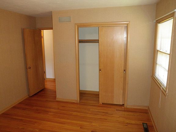 3rd image of 2709 Anderson Dr