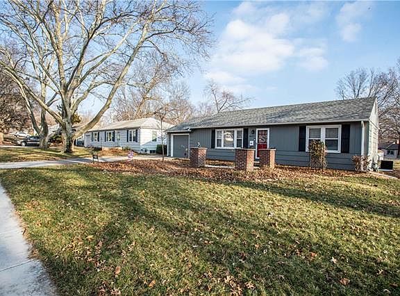 3rd image of 8827 Hemlock Dr