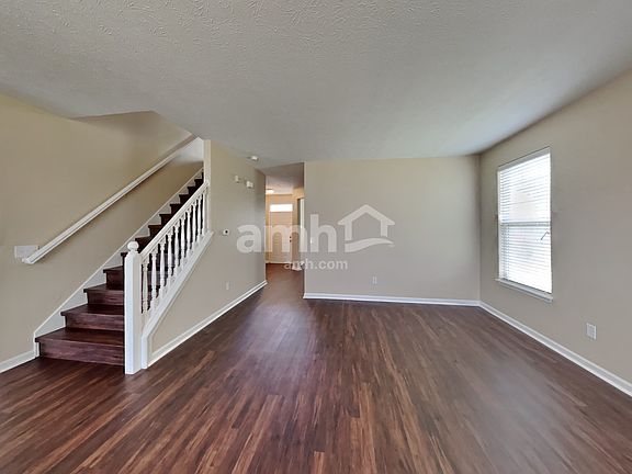4th image of 10546 Hunter Crossing Blvd