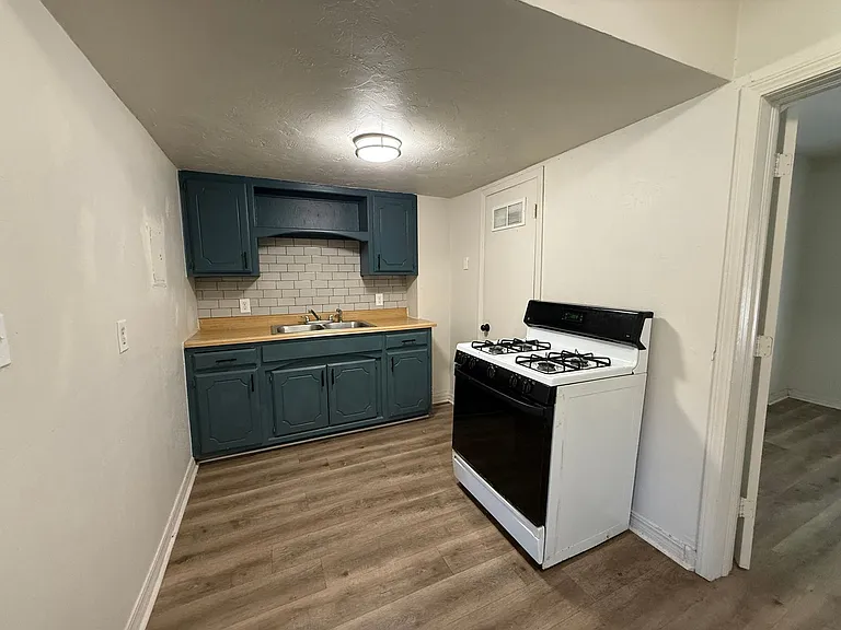 800 East Dr — Photo 9
