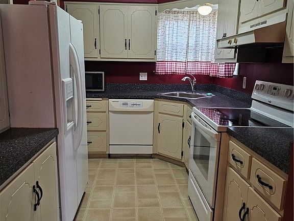 5th image of 4433 W 227th St