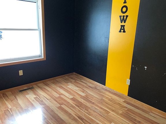5th image of 607 N Broad St