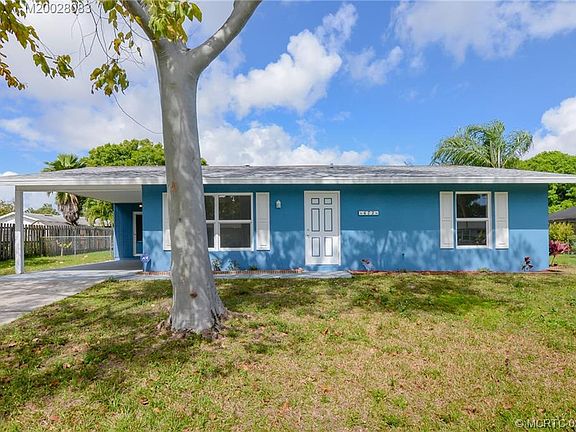 2nd image of 472 NE Armory Cir