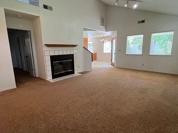 3rd image of 763 E Robin Ln
