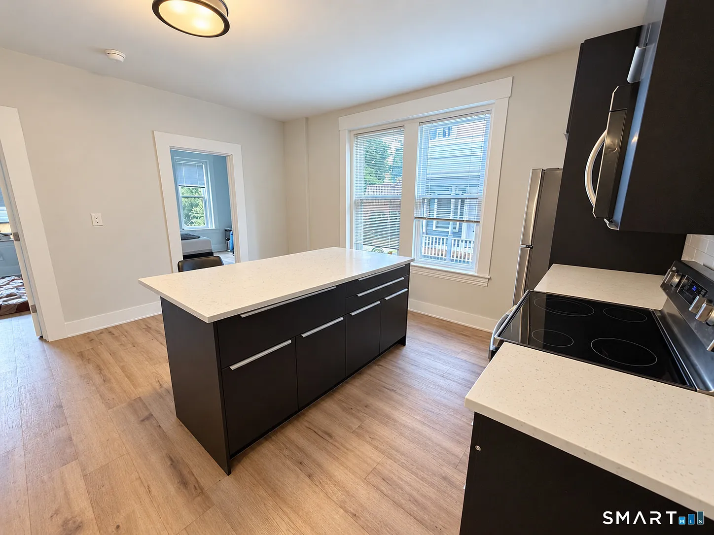 2 bed, 2.0 bath, 1200 sqft, $2,100 — Photo 2