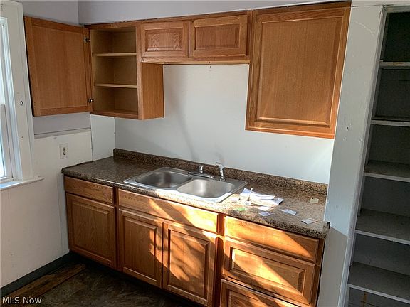 4th image of 2206-2208 West Blvd