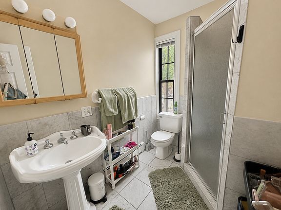 4th image of 57 Gainsborough St APT 4