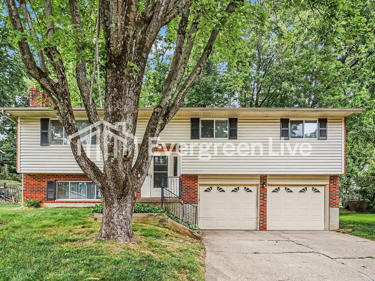 3 bed, 2.0 bath, 1999 sqft, $2,395 — Photo 1
