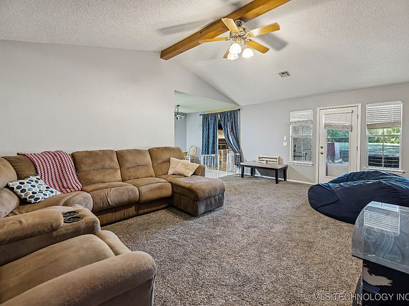 3rd image of 105 Craven Dr