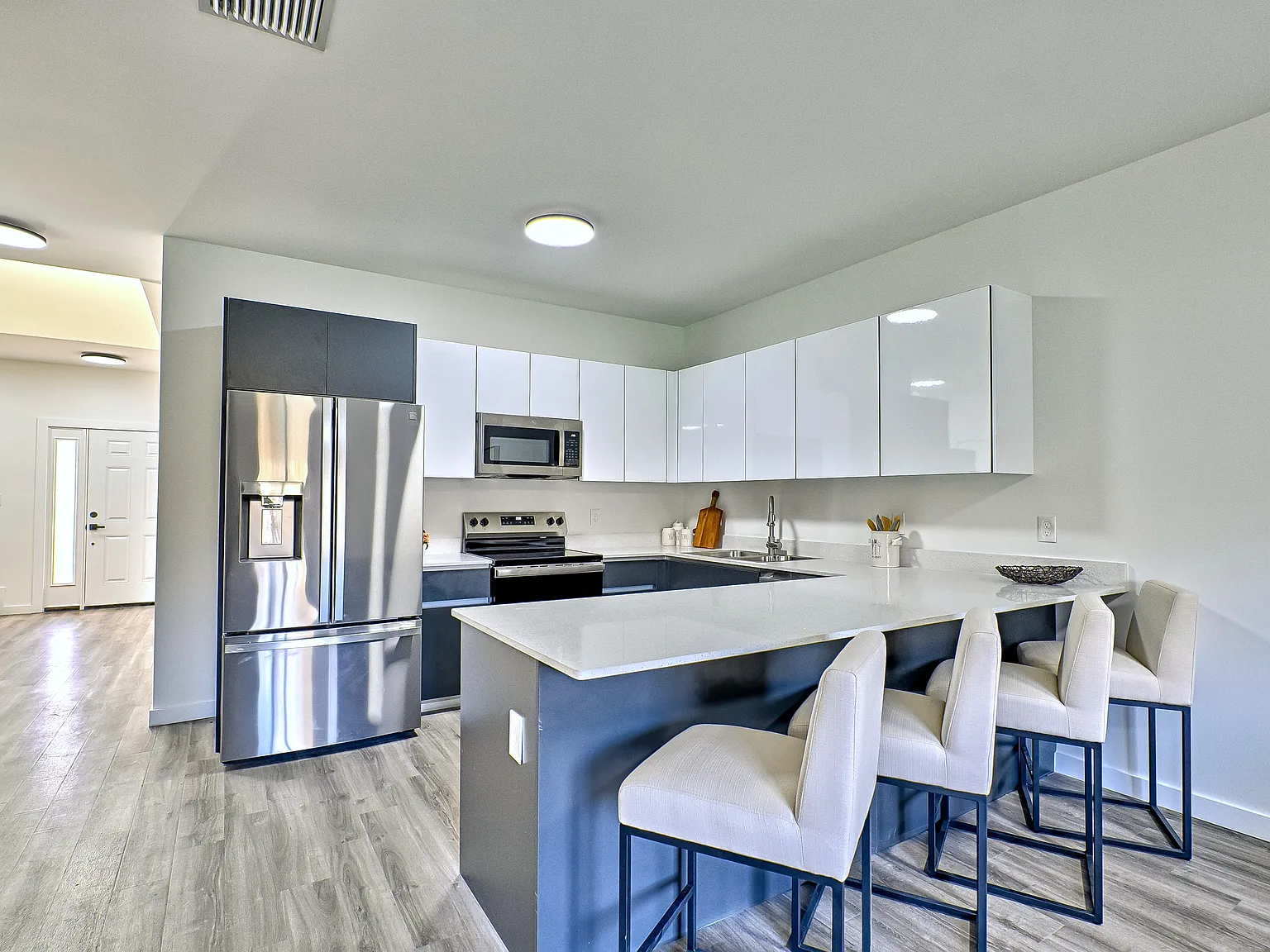 3 bed, 3.5 bath, 1611 sqft, $1,950 — Photo 3
